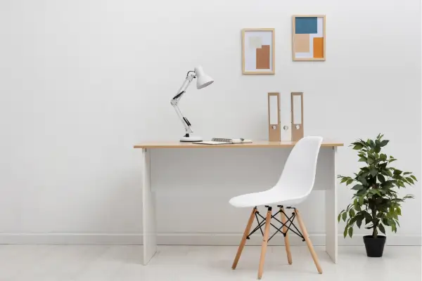 Mesa dobrável branca para home office pequeno: combina com quarto pequeno?